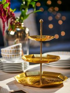Support à gâteau en aluminium au design tendance et finition élégante pour collection de table de desserts contemporaine, créant une touche d'élégance. - Product Image 2