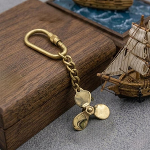 Porte-clés hélice de bateau en laiton fait main, accessoire vintage nautique et maritime, cadeau marin - Product Image 3