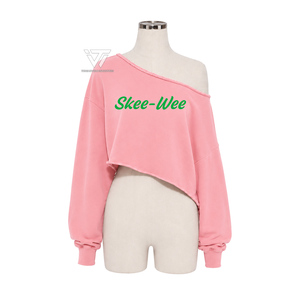 Alfa Griega al por Mayor |   Kapa |   Alfa |   AKA Sorority Clothing Sudadera corta asimétrica bordada con hombros descubiertos para mujer - Product Image 1
