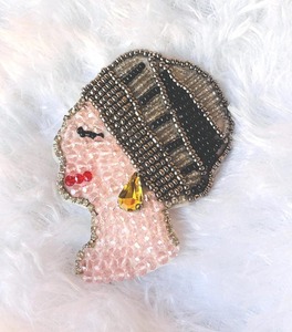 Porte-clés étoile de mer brodé à la main avec perles, breloque pour sac bleu pour femme, accessoires par Glowin Fashion - Product Image 1