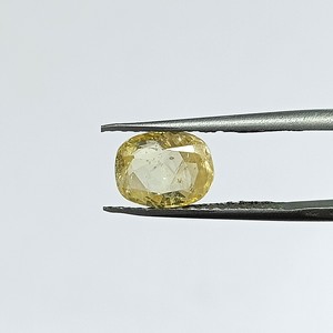พลอยแซฟไฟร์สีเหลืองทรงคุชชั่นธรรมชาติ 2.82 กะรัต จากศรีลังกา สำหรับทำเครื่องประดับ พร้อมแผนภูมิราตติ 3.25 YSON-25 - Product Image 1