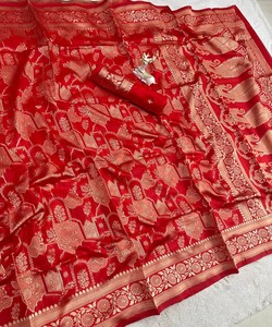 Sari rojo de seda Banarasi con trabajo de zari dorado, ropa étnica tradicional para mujer, corte regular, para ocasiones de boda 85276 SHUBH- SF-1104 - Product Image 5