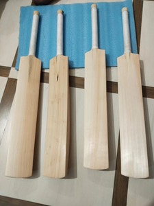 Bate de Críquet de Súper Calidad de Madera de Sauce de Cachemira, Hoja de Alta Resistencia, Diseño Ligero, Bate para Práctica y Partido - Product Image 3