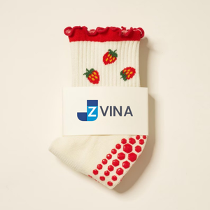 Chaussettes basses en gros à faible MOQ, blanches et rouges, à volants, motif fraise jacquard, antidérapantes, en coton, pour l'été, décontractées, pour femmes - Product Image 2