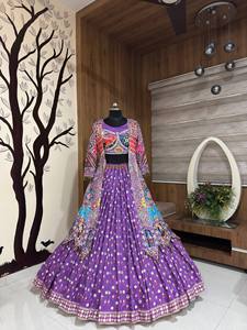 ชุดเลเฮนกาผ้ามัสลินคอตตอนเนื้อหนา พิมพ์ลายดิจิทัล ประดับกระจก ตกแต่งลายปัก ยาวคลุมพื้น แห้งเร็ว สำหรับผู้หญิง เหมาะสำหรับงานปาร์ตี้/งานแต่งงาน/งานดิวาลี - Product Image 1
