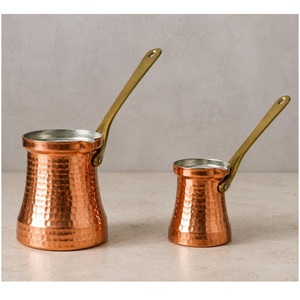 Ensemble de 2 cafetières turques en cuivre de double taille, forme ronde, design traditionnel, avec poignée en laiton - Product Image 1