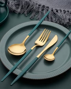 Ensemble de couverts en métal haut de gamme, cuillère et fourchette, conçus pour une utilisation sophistiquée à la table et en cuisine - Product Image 2