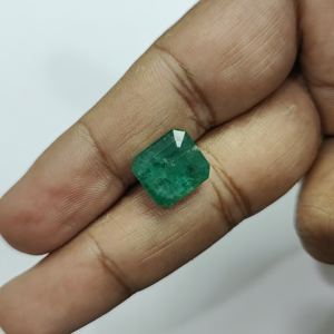 Esmeralda Octogonal Verde de 8.42 Quilates de Zambia, Grado Ratti 9.25 - Product Image 1