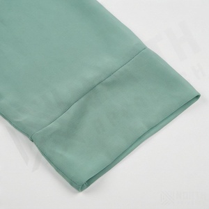 Abaya ouverte avec manches évasées et ceinture, tissu doux, idéale pour la superposition, tenues décontractées ou formelles, vêtements modestes de haute qualité. - Product Image 5