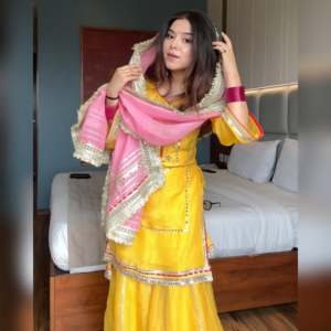 Conjunto de traje de fiesta para mujer de diseñador Top elegante con hermosa Dupatta - Product Image 1