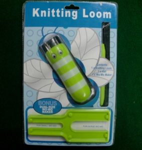 HC0159 <b>Pompom</b> <b>Makers</b> |Green Striped Plastic Crochet Hook Holder With Eyes Portable Craft Storage For Knitting Tools - Product Image 2