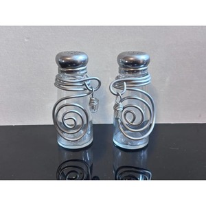 Salières et poivrières en verre avec support en fil métallique en spirale, outils durables pour herbes et épices, lavage à la main uniquement - Product Image 2