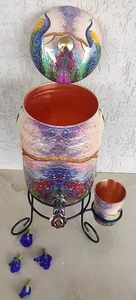 Distributeur d'eau en cuivre coloré avec motif paon sur support métallique - Product Image 3