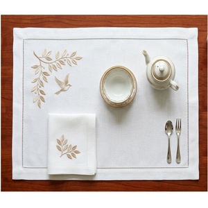 Ensemble de sets de table et de serviettes personnalisés en coton beige brodé motif branche et oiseau, avec ourlet festonné, lavable en machine, pour la maison et les fêtes - Product Image 4