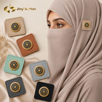 Étiquettes en cuir personnalisées Jinyi, badges métalliques, bord cousu, fabricant OEM ODM, patchs en cuir carrés à coudre pour marques de hijabs