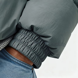 เสื้อแจ็คเก็ตพัฟเฟอร์คุณภาพสูงแบบสั่งทำพิเศษสำหรับผู้ชาย วัยรุ่น และเด็ก  ออกแบบสีและโลโก้ได้ตามต้องการ ป้องกันรอยยับ - Product Image 3