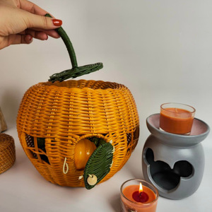 Maisonnette en rotin tressé à la main en forme de citrouille avec porte ouvrante, maisonnette en bois naturel - Product Image 2