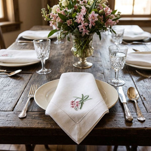 Serviettes en tissu personnalisées brodées de fleurs d'orchidées, serviettes de table en coton à ourlet festonné, cadeaux pour la maison, l'hôtel et les mariages - Product Image 1