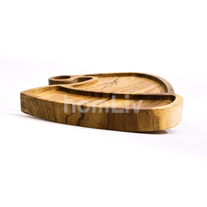 Bandeja de Madera de Teca para Servir con Diseño de Gorro Navideño, Plato de Madera Pulida para Aperitivos y Postres, Decoración para Fiestas Navideñas, Sostenible - Product Image 1