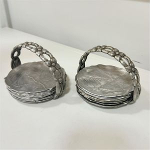 Ensemble de sous-verres en laiton métallique faits à la main, gravés de motifs floraux, avec support, lot de 6 sous-verres ronds isolants pour la chaleur, pour la salle à manger - Product Image 4