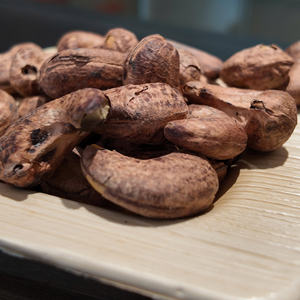 Noix de cajou grillées au sel de qualité supérieure du Vietnam W180 Biologiques Fraîches 100% Naturelles en Vrac avec Fourniture en Quantité et Services OEM/ODM Disponibles - Product Image 3