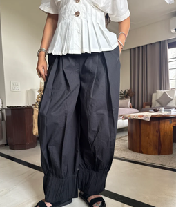 Conjunto de Camisa Entallada y Pantalón Balloon - Negro Blanco - Product Image 5