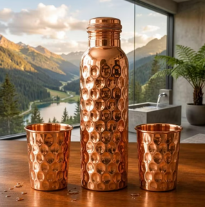 Juego de Botella de Agua Ecológica de Cobre Puro, Martillada a Mano con Patrón de Panal, Termo con 2 Vasos, Sin Juntas, Antiderrames - Product Image 1