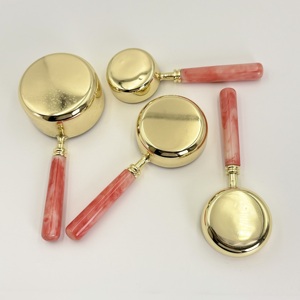 Juego de 4 piezas de tazas y cucharas medidoras de acero inoxidable con mango de resina y PVD dorado, con escala, herramientas de cocina para hornear, suministro de fábrica - Product Image 5
