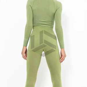 Ensemble de yoga léger sur mesure pour femme, écologique, respirant, 2 pièces, avec logo frontal, pour la gym et le fitness - Product Image 4