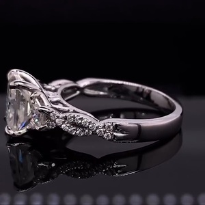 Anillo de Diamantes Solitario Radiante en Oro Blanco de 14K, Joyería de Compromiso de Lujo - Product Image 4