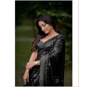 Sari de créateur avec broderie de sequins et bordure en dentelle, tissu élégant à sequins - Product Image 5