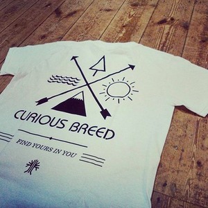 Camiseta Urbana Extra Grande Personalizada con Algodón Grueso y Suave y Diseño de Moda Urbana Contemporánea - Product Image 1