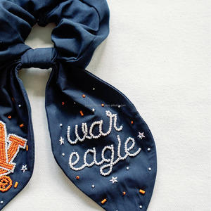 Lazo para el pelo con cuentas y diseño de águila de guerra color castaño, scrunchie azul marino hecho a mano, lazo para el pelo para el día del partido, accesorio bordado para aficionados, espíritu universitario, satén 50 - Product Image 3
