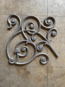 Décorations en fer forgé pour escaliers, composants architecturaux durables, pièces sur mesure de qualité supérieure, artisanat de précision. - Product Image 1