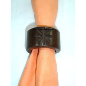 Porte-serviettes élégant fait main, qualité supérieure pour la décoration de table de mariage, en aluminium durable. - Product Image 3