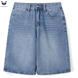 Shorts en jean baggy pour homme style streetwear, respirants, décontractés, effet usé, coupe ample, avec logo personnalisé imprimé ou brodé, délavage clair, été - Product Image 4