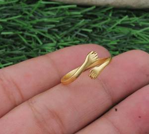 Bague ajustable en argent sterling 925 plaqué or, motif mains qui s'embrassent, bijou minimaliste pour femme et homme, cadeau idéal - Product Image 4
