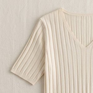 Camisetas de manga corta para mujer, de punto liso, anti-bolitas, transpirables, con cuello en V, holgadas y adelgazantes, moda de primavera-verano, al por mayor - Product Image 6