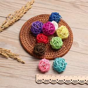 Ornements d'arbre de noël boules de décoration en rotin naturel tissées à la main prix le moins cher grande quantité boule colorée - Product Image 6