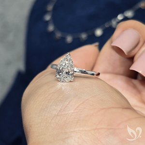 Bague de fiançailles solitaire en diamant de laboratoire taille poire de 2 carats certifié IGI, plaqué or 18 carats - Product Image 3