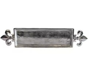 Bandeja de Servicio Decorativa con Acabado de Latón Repujado, Perfecta para Agregar un Toque Artístico a Interiores Tradicionales - Product Image 4