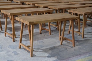 Escritorio Ergonómico de Madera de Teca, Diseño Simple, Acabado Natural, Patas de Caballete, Estilo Moderno Minimalista - Product Image 5
