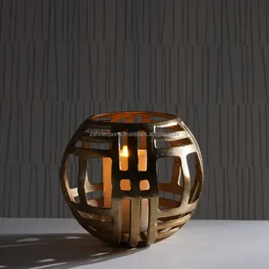 Elegante Farol de Metal y Cristal para Decoración Festiva e Interior de Hoteles, Uso Navideño, Hecho a Mano por Zahid Exports - Product Image 2