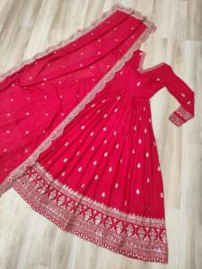 Robe riche en sequins et broderies Jari avec ensemble de dupatta en toile brodée de sequins et de broderies Jari - Product Image 5