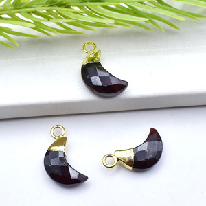 Colgante de Granate en Forma de Media Luna 5x16mm |   Amuleto de media luna |   Colgante Rojo Hecho a Mano con Baño de Oro para la Creación de Joyas y Regalos de Amor - Product Image 3