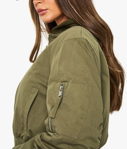 Blouson bomber court zippé personnalisé en tissu tissé, coupe ample, à capuche, effet dégradé, style streetwear, coupe-vent pour femme - Product Image 3