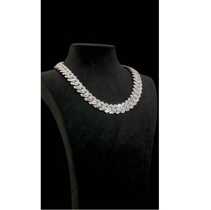 Chaîne cubaine en moissanite fabriquée en Inde, sertie de diamants, style hip-hop, collier bling-bling pour hommes, pour mariage, fêtes et événements, en vente - Product Image 1