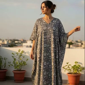 ชุดเดรสยาวสไตล์อินเดียพิมพ์ลายบล็อกด้วยมือ ผ้าฝ้ายทรงหลวมสบายๆ สำหรับผู้หญิง สไตล์โบฮีเมียน เหมาะสำหรับใส่เที่ยวพักผ่อนฤดูร้อน งานแฮนด์เมดลายชาติพันธุ์ - Product Image 1