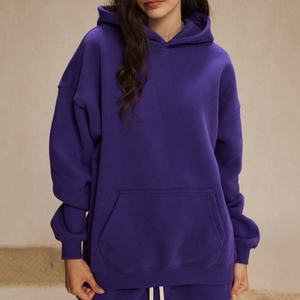 Survêtements personnalisés pour femmes, grammage lourd 500 GSM 350 GSM, en molleton polyester/coton, avec broderie, comprenant un sweat à capuche oversize et un short - Product Image 4
