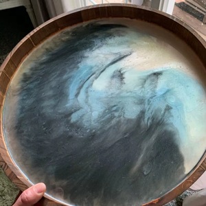 Plateau rond en bois et résine, plateau de service décoratif en résine, plateau circulaire en résine pour la décoration intérieure - Product Image 1